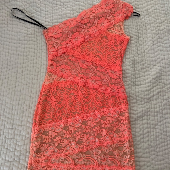 Coral dress - bebe - Picture 3 of 3
